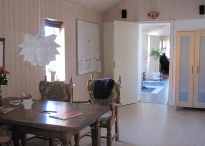 Fællesrummet på Purkærhus med udsigt til entreen